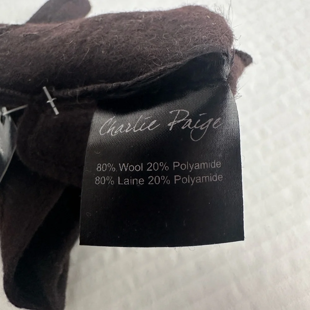 Charlie Peige Elegant brown gloves with Pom Detail size Medium